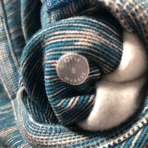 Lululemon Athletica Scuba Hoodie We Are From Space Polar Cream Blue size 8 - Picture 8 of 8